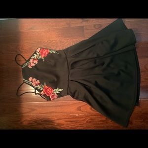 Black dress, low back, red roses